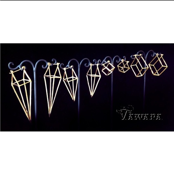 Tawapa Diamond Cube Earrings - Picture 13 of 13